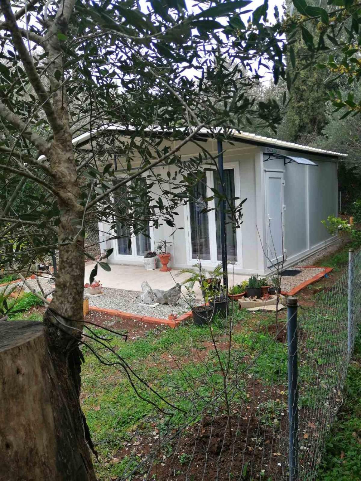 Sa Sopstvenim Dvoristem , Pored Mora Apartment
